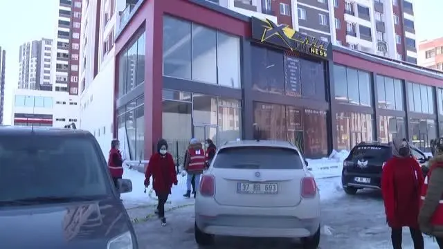 KASTAMONU - Türk Kızılay tarafından yabancı uyruklu öğrencilere gıda yardımı yapıldı KASTAMONU - Türk Kızılay tarafından yabancı uyruklu öğrencilere gıda yardımı yapıldı