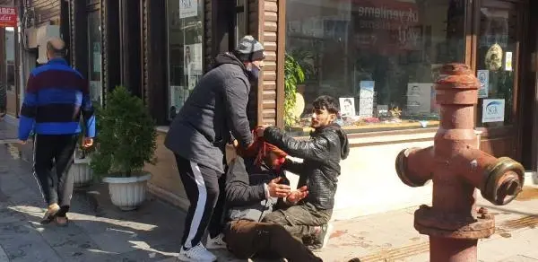 Kavgada başına aldığı darbe ile yaralandı Kavgada başına aldığı darbe ile yaralandı