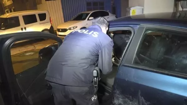 Son dakika haberi... Kısıtlamada 'dur' ihtarına uymayıp polisle çatışan şüpheli kendini vurdu; 1'i yaralı 3 kişi yakalandı Son dakika haberi... Kısıtlamada 'dur' ihtarına uymayıp polisle çatışan şüpheli kendini vurdu; 1'i yaralı 3 kişi yakalandı