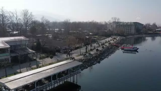 Kısıtlamadan muaf turistler Sapanca'da güzel havanın tadını çıkardı Kısıtlamadan muaf turistler Sapanca'da güzel havanın tadını çıkardı
