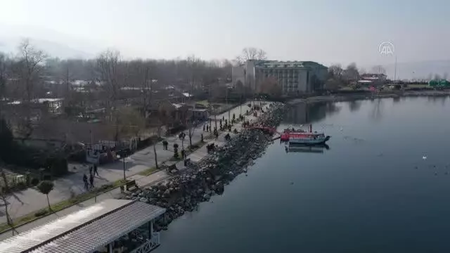 Kısıtlamadan muaf turistler Sapanca'da güzel havanın tadını çıkardı Kısıtlamadan muaf turistler Sapanca'da güzel havanın tadını çıkardı
