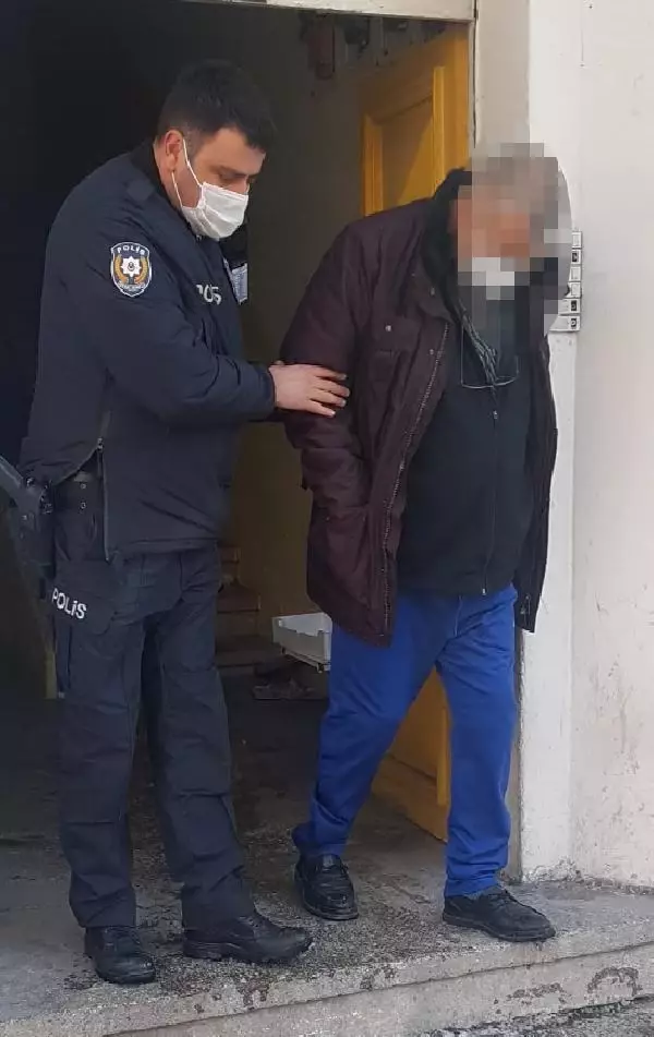 Kısıtlamaya uymayıp kumar oynayan 6 kişiye gözaltı Kısıtlamaya uymayıp kumar oynayan 6 kişiye gözaltı