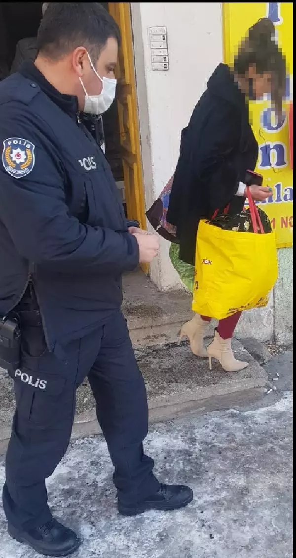 Kısıtlamaya uymayıp kumar oynayan 6 kişiye gözaltı Kısıtlamaya uymayıp kumar oynayan 6 kişiye gözaltı