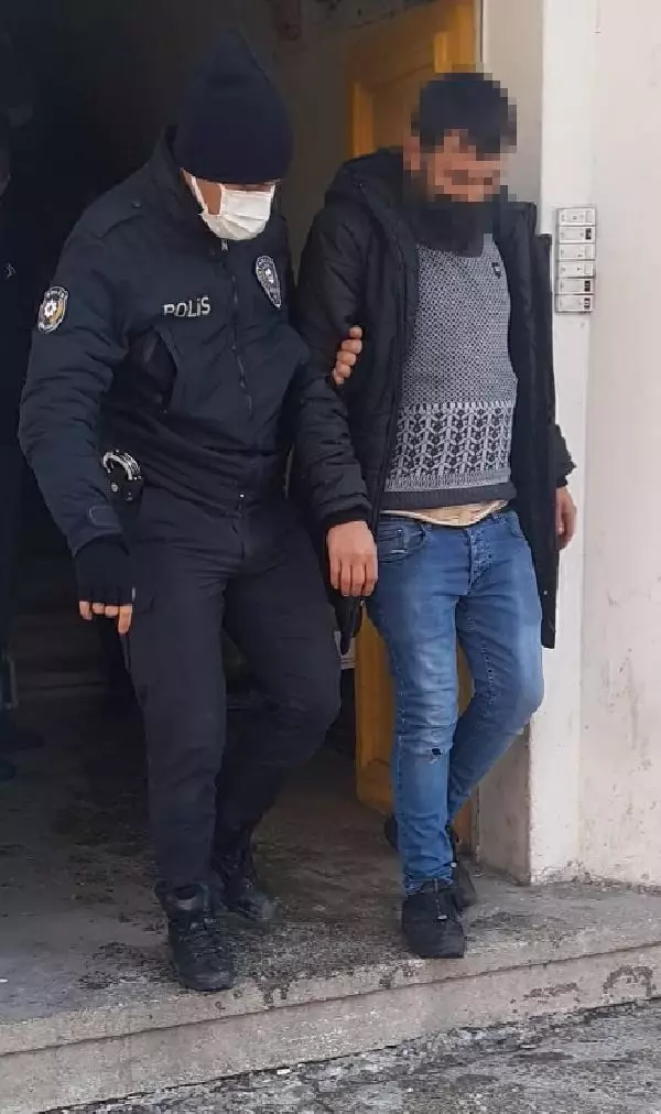 Kısıtlamaya uymayıp kumar oynayan 6 kişiye gözaltı Kısıtlamaya uymayıp kumar oynayan 6 kişiye gözaltı