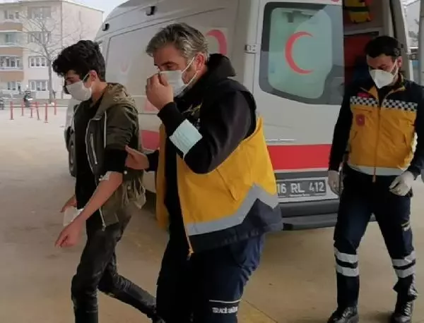 Babasının iş yerinde çalıştırdığı kompresör makinesine eli sıkıştı, 3 parmağı koptu Babasının iş yerinde çalıştırdığı kompresör makinesine eli sıkıştı, 3 parmağı koptu