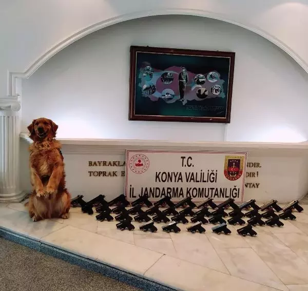 Konya'da 40 tabanca ile yakalanan 5 kişi tutuklandı Konya'da 40 tabanca ile yakalanan 5 kişi tutuklandı