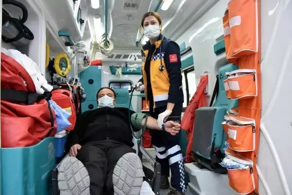 Son dakika haberi... Koronavirüsü yenen paramedik Ebru'dan kurallara uyun çağrısı Son dakika haberi... Koronavirüsü yenen paramedik Ebru'dan kurallara uyun çağrısı
