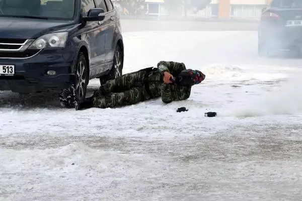 Son dakika! Korumaların film sahnelerini aratmayan zorlu eğitimi Son dakika! Korumaların film sahnelerini aratmayan zorlu eğitimi