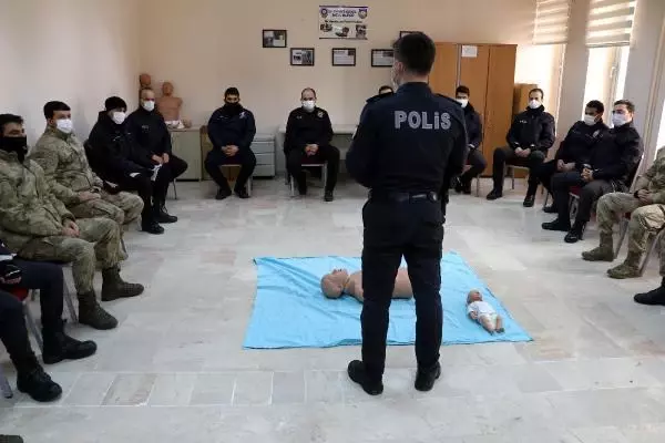 Son dakika! Korumaların film sahnelerini aratmayan zorlu eğitimi Son dakika! Korumaların film sahnelerini aratmayan zorlu eğitimi
