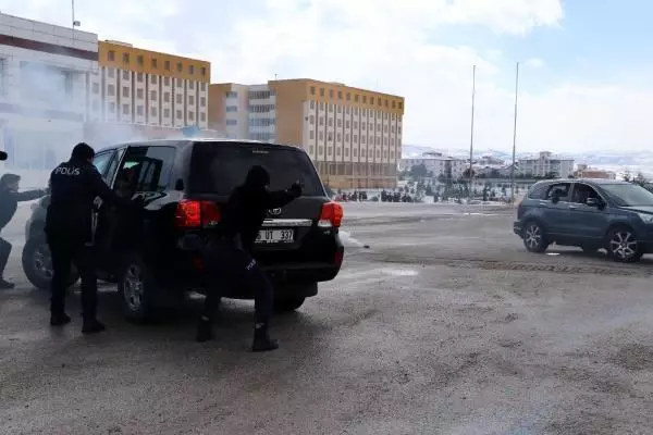 Son dakika! Korumaların film sahnelerini aratmayan zorlu eğitimi Son dakika! Korumaların film sahnelerini aratmayan zorlu eğitimi