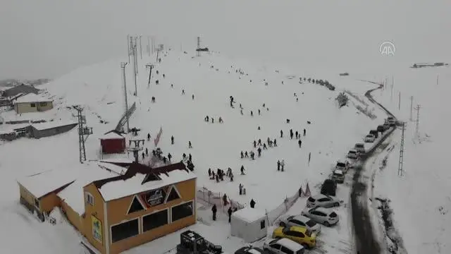 Küpkıran Kayak Merkezi'nde hafta sonu kayak keyfi yaşanıyor Küpkıran Kayak Merkezi'nde hafta sonu kayak keyfi yaşanıyor