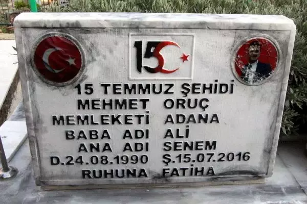 Son dakika haberi: Mezar taşları kırılan ikiz şehitlerin babası, 'Ahmet'imi, Mehmet'imi rahat bırakmıyor hainler' diyerek gözyaşı döktü (2) Son dakika haberi: Mezar taşları kırılan ikiz şehitlerin babası, 'Ahmet'imi, Mehmet'imi rahat bırakmıyor hainler' diyerek gözyaşı döktü (2)