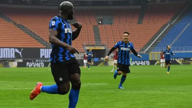 Milano derbisinde Inter, Milan'ı 3-0 mağlup etmeyi başardı Milano derbisinde Inter, Milan'ı 3-0 mağlup etmeyi başardı