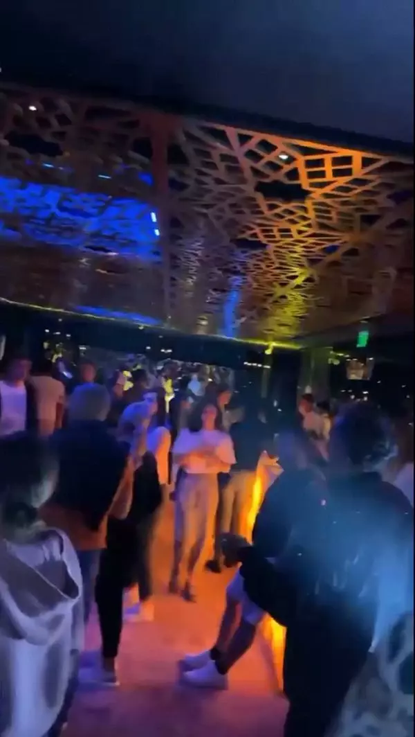 Otelde 'korona' partisi Otelde 'korona' partisi