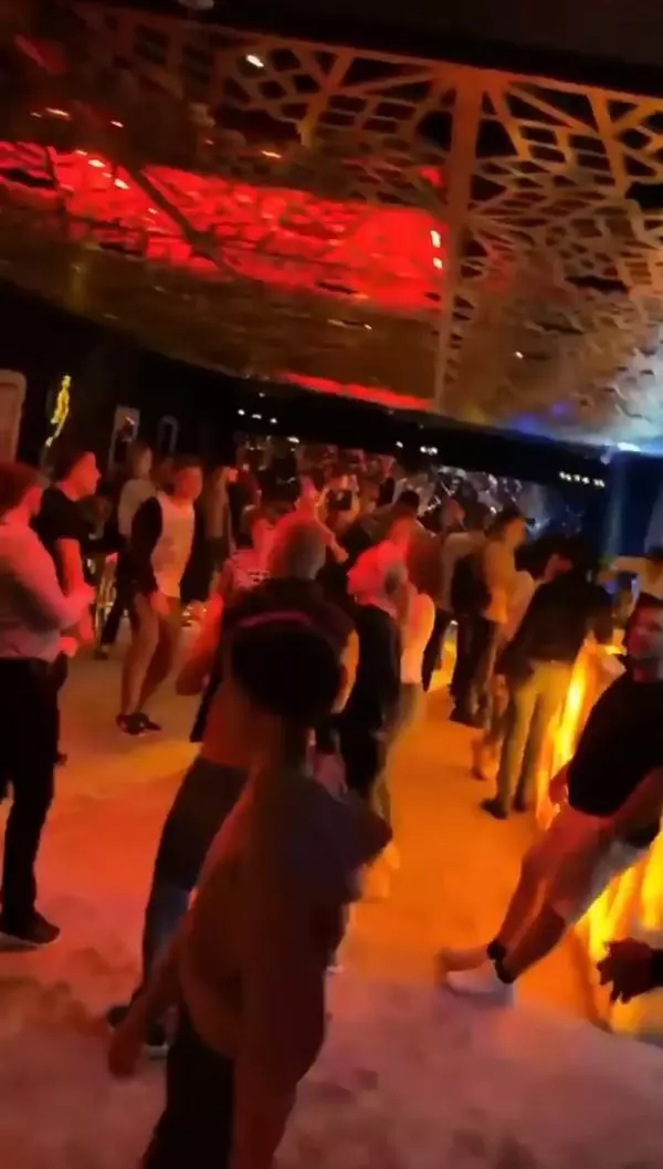 Otelde 'korona' partisi Otelde 'korona' partisi