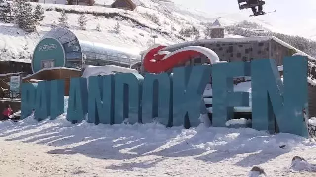 Palandöken Kayak Merkezi hafta sonu kayakseverlerle doldu Palandöken Kayak Merkezi hafta sonu kayakseverlerle doldu