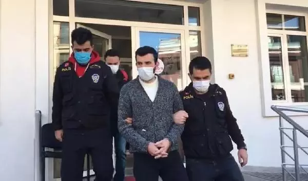 Pendik'te annesini kalbinden bıçaklayan şüpheli adliyeye sevk edildi Pendik'te annesini kalbinden bıçaklayan şüpheli adliyeye sevk edildi