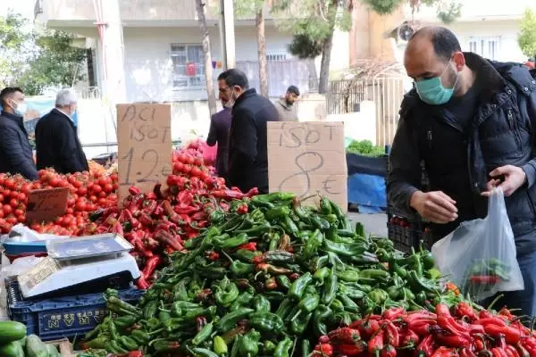 Şanlıurfa'da kente özgü biberler tükendi, Antalya'dan 'Şili biberi' takviyesi yapıldı Şanlıurfa'da kente özgü biberler tükendi, Antalya'dan 'Şili biberi' takviyesi yapıldı