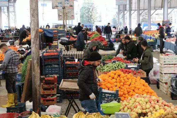 Şanlıurfa'da kente özgü biberler tükendi, Antalya'dan 'Şili biberi' takviyesi yapıldı Şanlıurfa'da kente özgü biberler tükendi, Antalya'dan 'Şili biberi' takviyesi yapıldı
