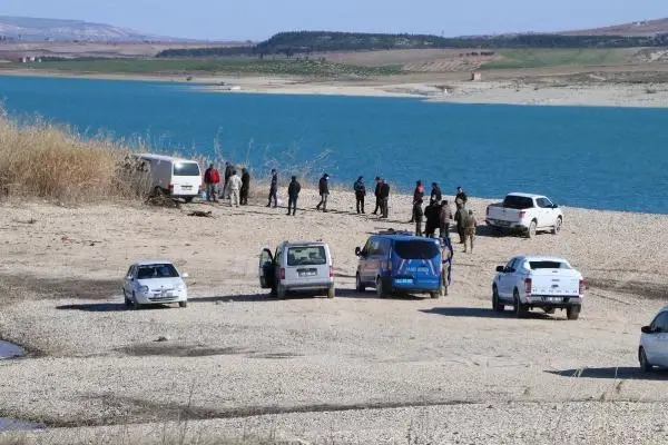 Son dakika haberleri: Şanlıurfa'da minibüste 3 ceset bulundu (2) Son dakika haberleri: Şanlıurfa'da minibüste 3 ceset bulundu (2)