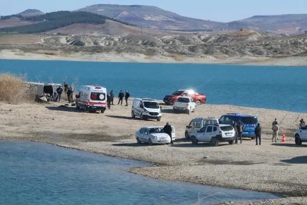 Son dakika haberleri: Şanlıurfa'da minibüste 3 ceset bulundu (2) Son dakika haberleri: Şanlıurfa'da minibüste 3 ceset bulundu (2)
