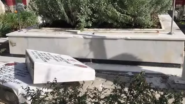 Son dakika haber: Şehit kabirlerinin de arasında olduğu 79 mezar tahrip edildi (2) Son dakika haber: Şehit kabirlerinin de arasında olduğu 79 mezar tahrip edildi (2)