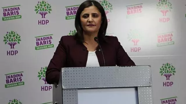 Son Dakika: Savcılık, İçişleri Bakanı Soylu'nun Gara'ya gittiğini açıkladığı HDP'li Dilan Taşdemir için soruşturma başlattı Son Dakika: Savcılık, İçişleri Bakanı Soylu'nun Gara'ya gittiğini açıkladığı HDP'li Dilan Taşdemir için soruşturma başlattı