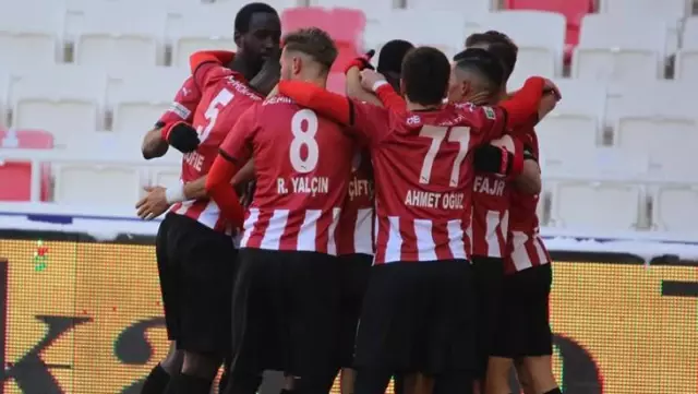 Spor Toto Süper Lig'in 26. haftasında Sivasspor, Kayserispor'u 2-0 yendi Spor Toto Süper Lig'in 26. haftasında Sivasspor, Kayserispor'u 2-0 yendi