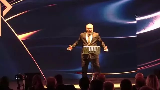 Tenor Hakan Aysev, Alanya'nın fethinin 800. yılına özel bestelenen 'Fetih Marşı'nı yorumladı Tenor Hakan Aysev, Alanya'nın fethinin 800. yılına özel bestelenen 'Fetih Marşı'nı yorumladı