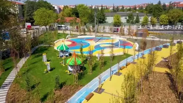 TOKİ, eski stadyum alanlarını 'Millet Bahçesi'ne dönüştürerek yeşillendirdi TOKİ, eski stadyum alanlarını 'Millet Bahçesi'ne dönüştürerek yeşillendirdi