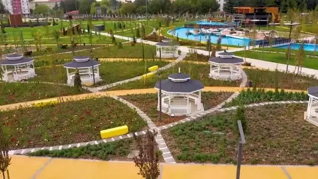 TOKİ, eski stadyum alanlarını 'Millet Bahçesi'ne dönüştürerek yeşillendirdi TOKİ, eski stadyum alanlarını 'Millet Bahçesi'ne dönüştürerek yeşillendirdi