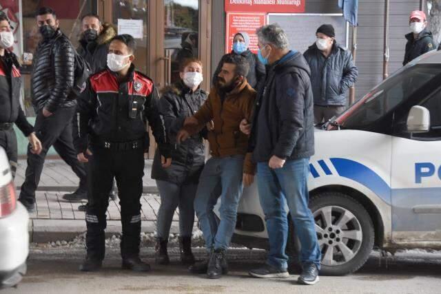Tokkal ailesinin katil zanlısı olay yerine ilk giden kişi olmuş! Kanlı çorap evinden çıktı Tokkal ailesinin katil zanlısı olay yerine ilk giden kişi olmuş! Kanlı çorap evinden çıktı