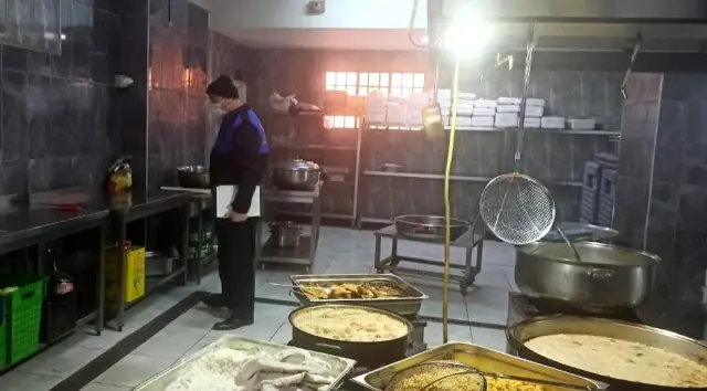 Tuzla'da son kullanım tarihi geçmiş 70 kilo tavuk eti ele geçirildi Tuzla'da son kullanım tarihi geçmiş 70 kilo tavuk eti ele geçirildi