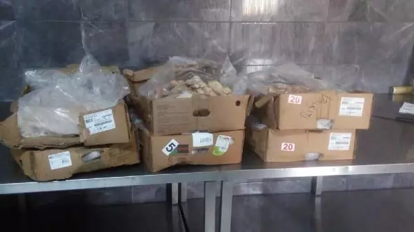 Tuzla'da son kullanım tarihi geçmiş 70 kilo tavuk eti ele geçirildi Tuzla'da son kullanım tarihi geçmiş 70 kilo tavuk eti ele geçirildi