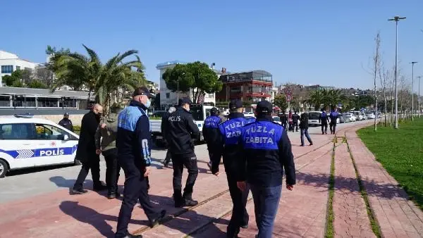 Tuzla'da son kullanım tarihi geçmiş 70 kilo tavuk eti ele geçirildi Tuzla'da son kullanım tarihi geçmiş 70 kilo tavuk eti ele geçirildi