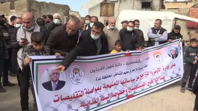 UNRWA'nın mültecilere eşit gıda dağıtma kararı Gazze'de protesto edildi UNRWA'nın mültecilere eşit gıda dağıtma kararı Gazze'de protesto edildi
