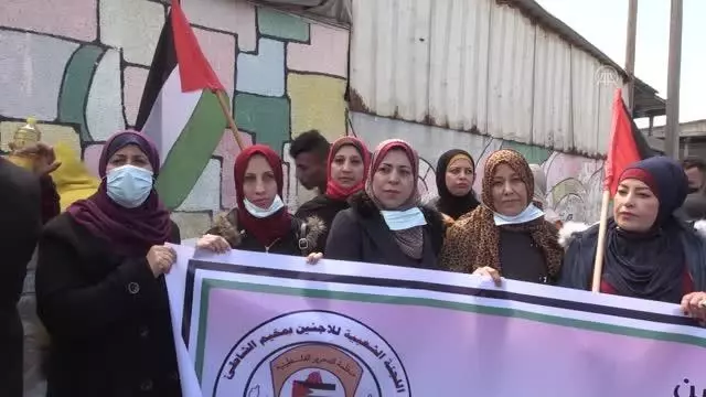 UNRWA'nın mültecilere eşit gıda dağıtma kararı Gazze'de protesto edildi UNRWA'nın mültecilere eşit gıda dağıtma kararı Gazze'de protesto edildi