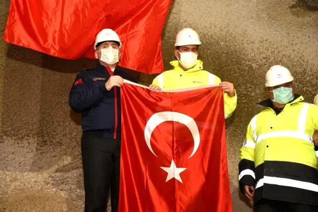 Kırkdilim Tünelleri'ndeki T2 tünelinde ışık görme töreni Kırkdilim Tünelleri'ndeki T2 tünelinde ışık görme töreni