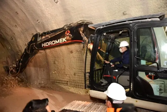 Kırkdilim Tünelleri'ndeki T2 tünelinde ışık görme töreni Kırkdilim Tünelleri'ndeki T2 tünelinde ışık görme töreni