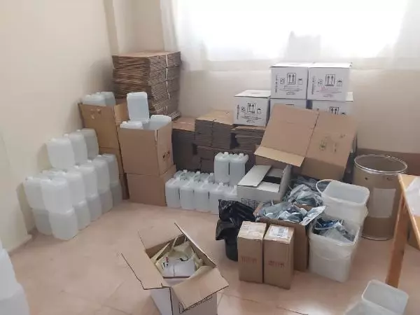 Adana'da sahte içki imalathanesine baskın: 1 gözaltı Adana'da sahte içki imalathanesine baskın: 1 gözaltı