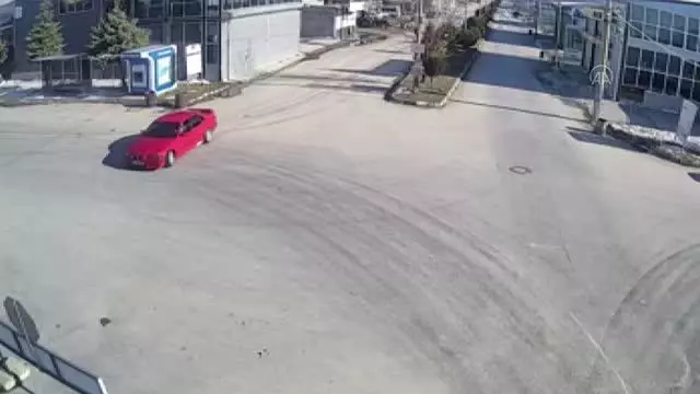 AFYONKARAHİSAR - 'Drift' yapan sürücüye 6 bin 700 lira ceza AFYONKARAHİSAR - 'Drift' yapan sürücüye 6 bin 700 lira ceza