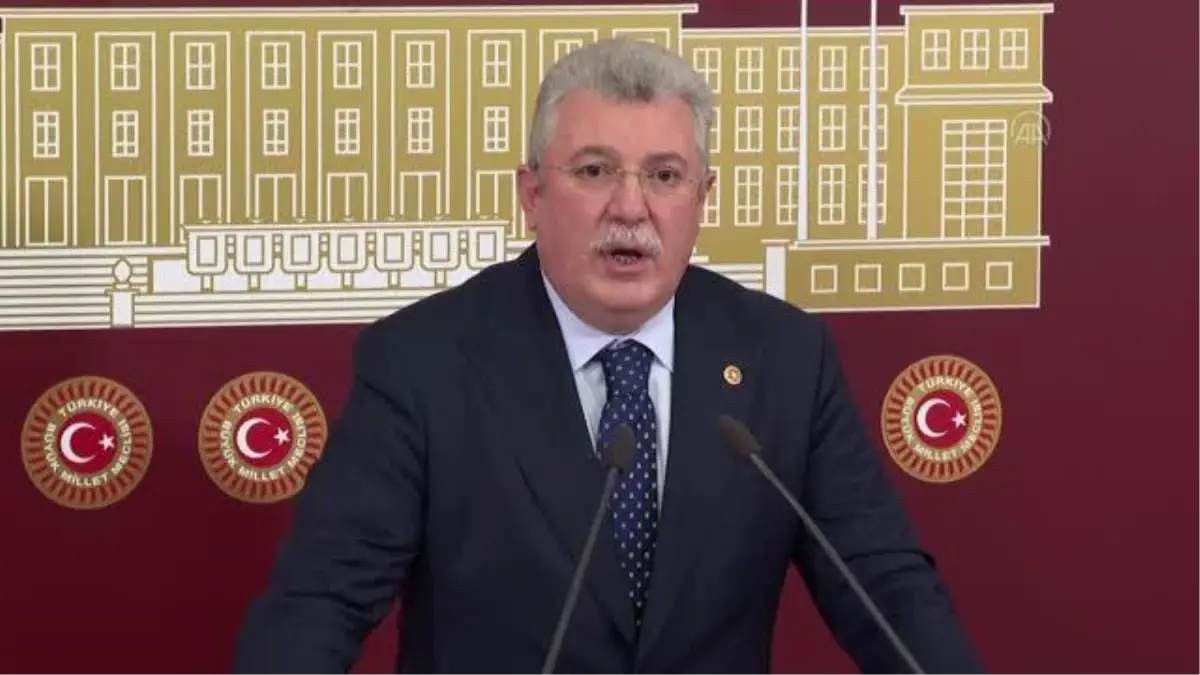 Akbaşoğlu: 'Çamur at, hiç olmazsa izi kalır'