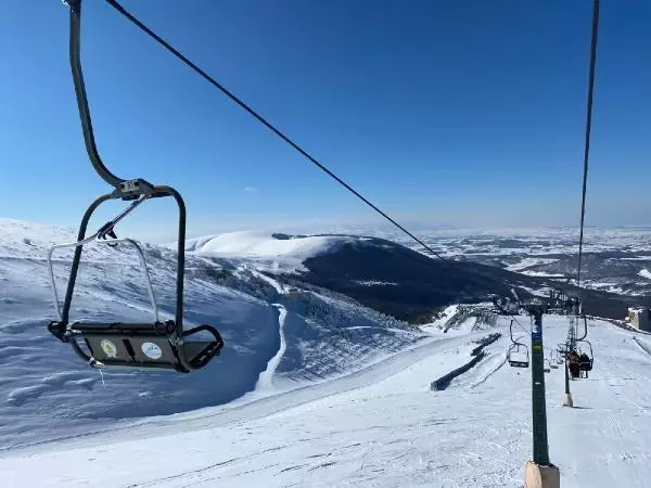 Akdağ'da tatilcilerin kayak keyfi Akdağ'da tatilcilerin kayak keyfi