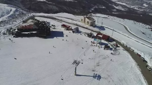 Akdağ'da tatilcilerin kayak keyfi Akdağ'da tatilcilerin kayak keyfi