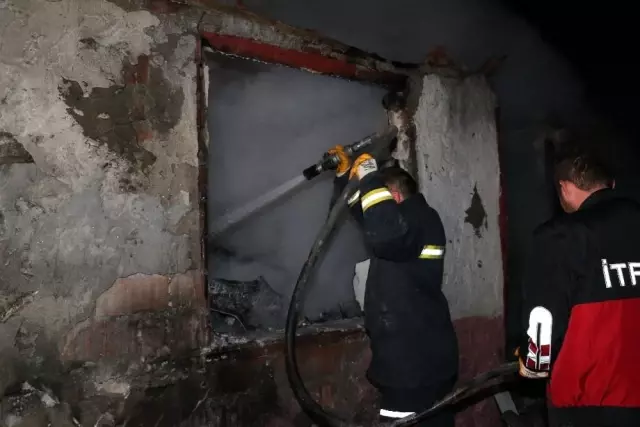Bağ evi küle döndü, Türk bayrağı zarar görmedi Bağ evi küle döndü, Türk bayrağı zarar görmedi