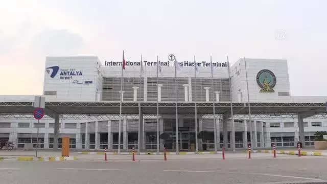 Antalya Havalimanı'nda Kovid-19 tedbirleriyle 'güvenli seyahat' imkanı sunuluyor Antalya Havalimanı'nda Kovid-19 tedbirleriyle 'güvenli seyahat' imkanı sunuluyor