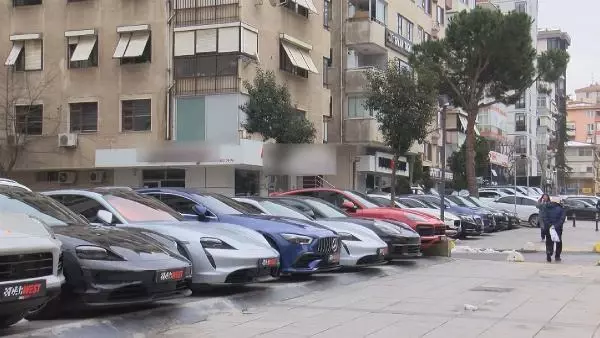 APARTMAN ALTLARINDAKİ OTO GALERİLER TAŞINMAK İÇİN EK SÜRE İSTİYOR APARTMAN ALTLARINDAKİ OTO GALERİLER TAŞINMAK İÇİN EK SÜRE İSTİYOR