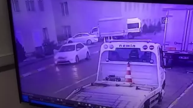 Arabasında bir kişiyi silahla yaralayan zanlı, kan izlerini temizletirken yakalandı Arabasında bir kişiyi silahla yaralayan zanlı, kan izlerini temizletirken yakalandı
