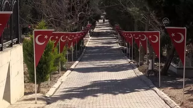 Aralarında şehit kabirlerinin bulunduğu tahrip edilen 79 mezar onarılıyor Aralarında şehit kabirlerinin bulunduğu tahrip edilen 79 mezar onarılıyor