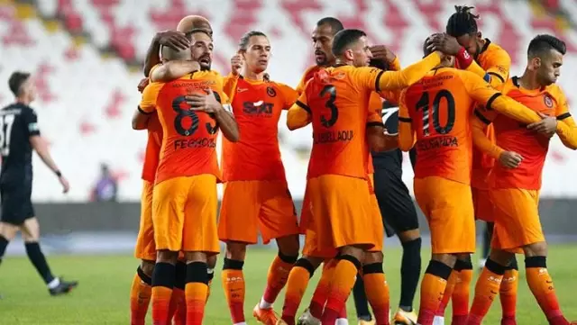 İrfan Can Kahveci from Arda Turan to Fenerbahçe! Shared with his closest friends İrfan Can Kahveci from Arda Turan to Fenerbahçe! Shared with his closest friends